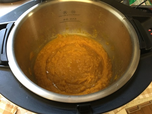 ホットクックで調理した後のかぼちゃのポタージュ（牛乳を入れる前）