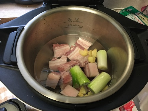 ホットクックで調理する前の豚の角煮