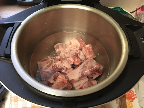 ホットクックで調理する前の豚なんこつ（その１）