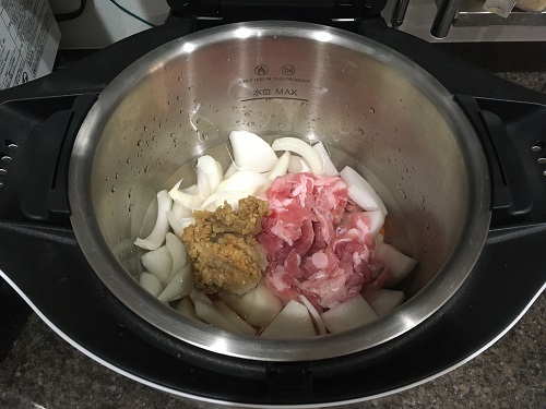 ホットクックで調理する前の豚汁