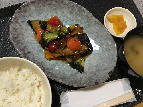 カラオケ館のタラとお野菜の黒酢あんかけ定食