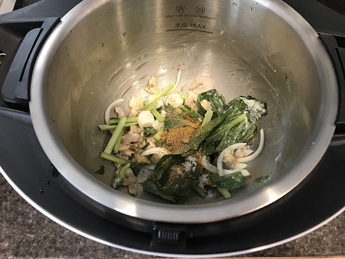 内鍋に入った野菜