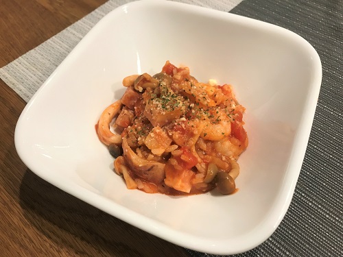 ホットクックで調理され皿に盛られたトマトリゾット