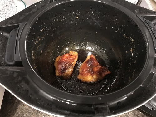 内鍋に入った調理後の金目鯛